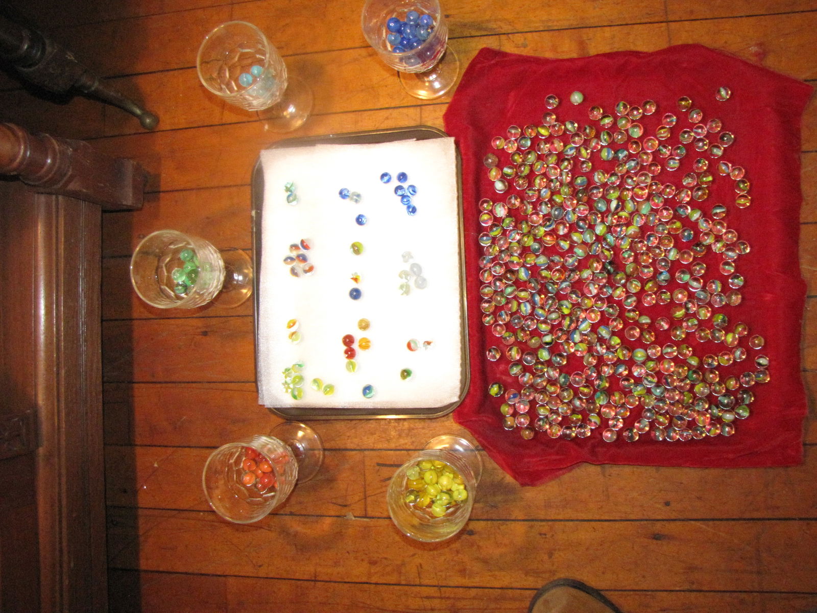 Vintage Glass Marbles - Cats Eye lot, Rainbow of colors plus some glowers, Over 150 marbles: Vintage Glass Marbles - Cats Eye lot, Rainbow of colors plus others, Over 150 marbles. Most 5/8" some a little larger. I only had these marbles left to take photos of and my camera is malfunctioning.