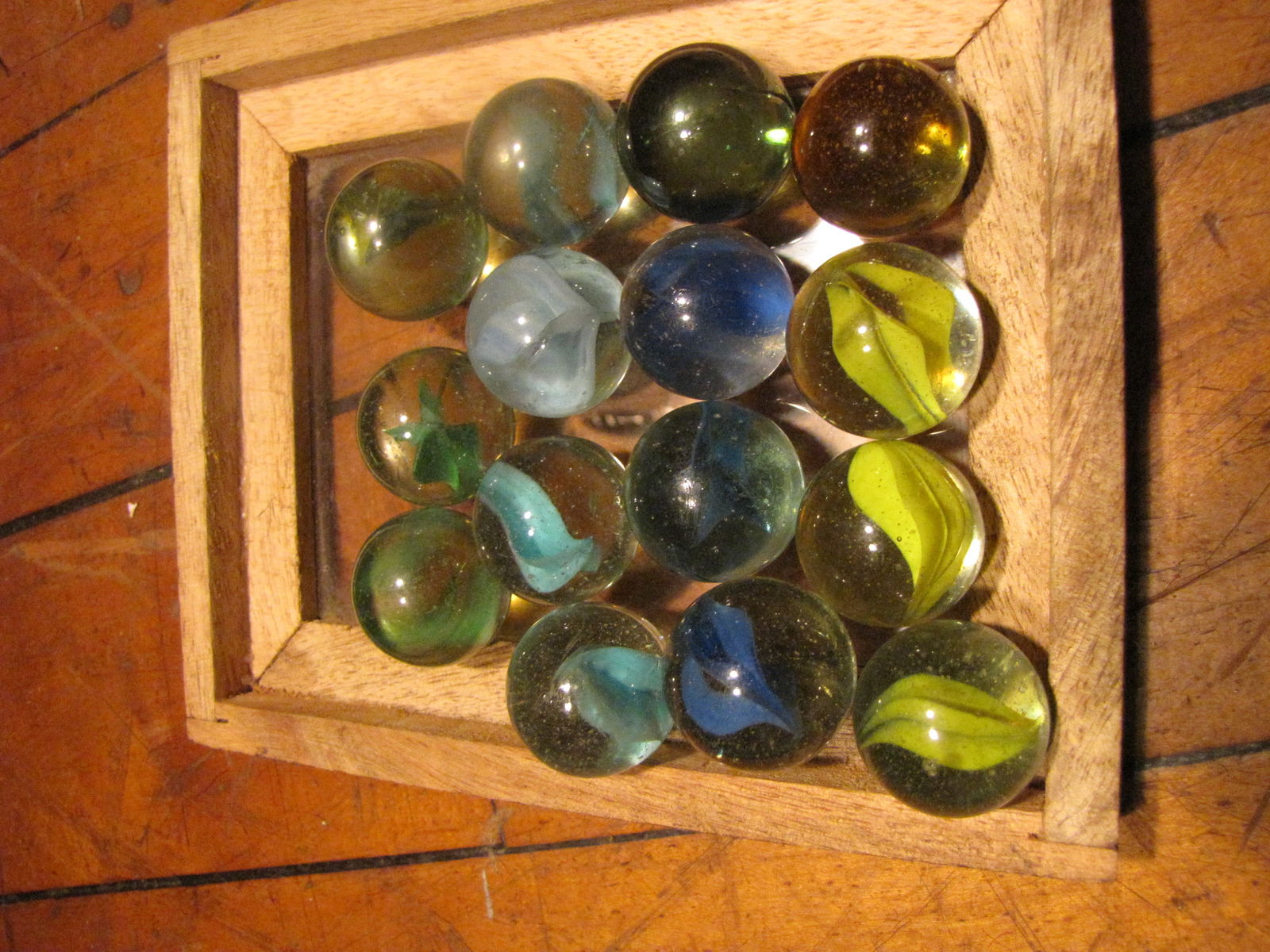 Vintage Glass Marbles - Cats Eye mixed colors & 2 other shooters, Most 1", 2 - 15/16", GLOWERS: Vintage Glass Marbles - Cats Eye mixed colors & 2 other shooters, Most 1", 2 solid color at 15/16". I only had these marbles left to take photos of and my camera is malfunctioning. I should have these