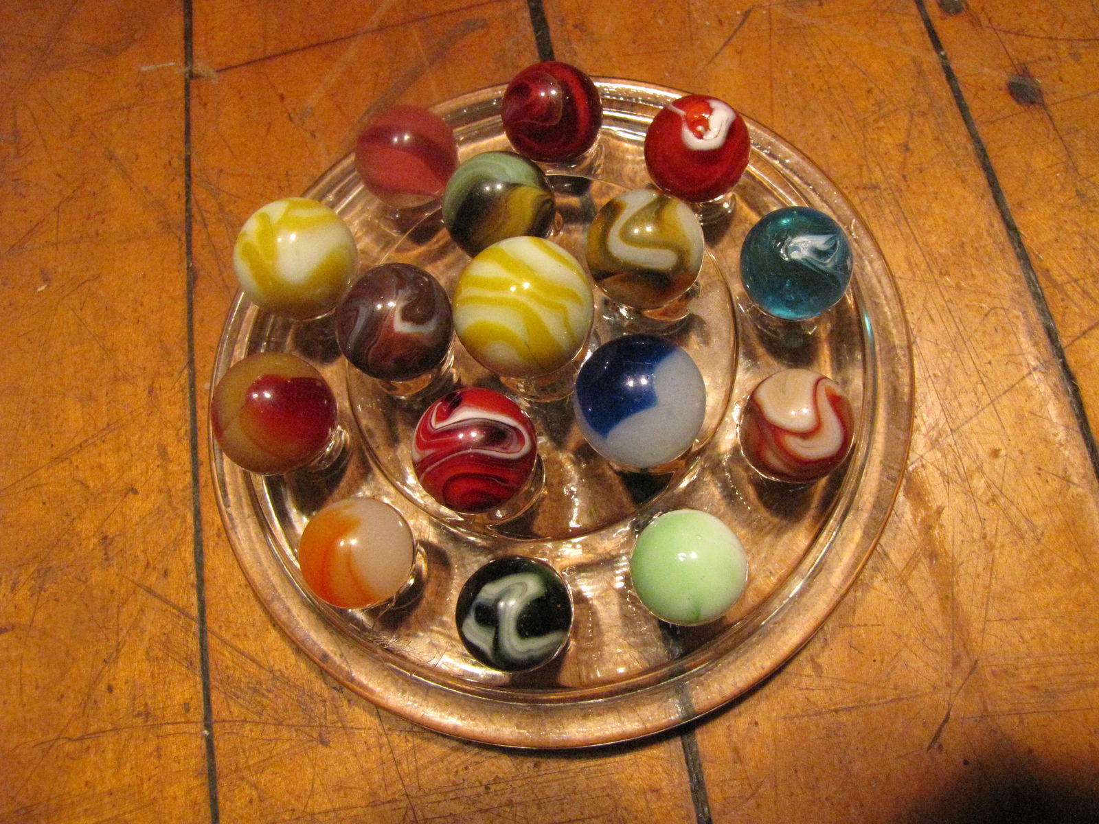 Vintage Glass Marbles - Really cool Mid-size variety , 7/8" , 3/4" & 13/16" Oxblood, some glowers: Vintage Glass Marbles - Really cool Mid-size variety , 7/8" , 3/4" & 13/16" Oxblood. I only had these marbles left to take photos of and my camera is malfunctioning. I should have these photos posted
