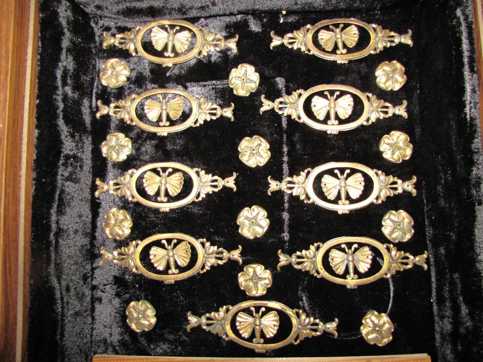 Awesome set of Old Polished Cast Bronze Antique Butterflies, Rosettes & Oval frames 30 pc's: Awesome set of Old Polished Cast Bronze Antique Butterflies, Rosettes & Oval frames. There is one butterfly per oval frame style piece, 9 of each and 12 floral rosettes at 30 pieces total. These had c