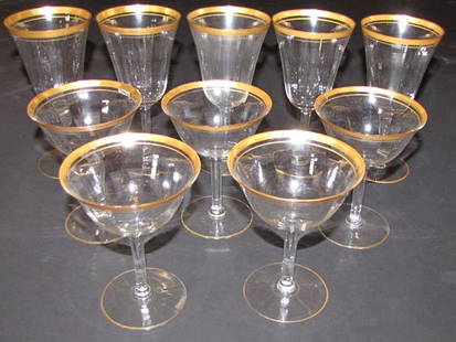 10 PIECE GLASSES SET WITH GOLD RIMS 5526: Lot of 10 glasses with gold rims.