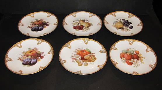 SET OF 6 MARKED FURSTENBERG PLATES W/ FRUIT 1525: Great set of 6 marked Furstenberg porcelain plates with painted fruit scenes and gold detailing. Each plate is 8 1/2" Diameter