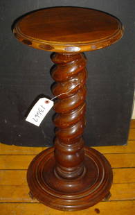 SMALL TWISTED WOOD PEDESTAL 13667: Small twisted wood pedestal.