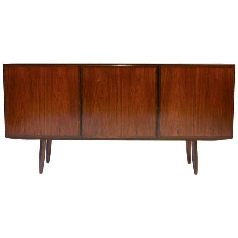 Rosewood Omann Jun Mobelfabrik Model 30 Sideboard: A remarkable rosewood cabinet with a beautiful grain pattern by Gunni Omann for Omann Jun Mobelfabrik A/S. This versatile piece will serve as a base cabinet for bookshelves or art display, or on its o