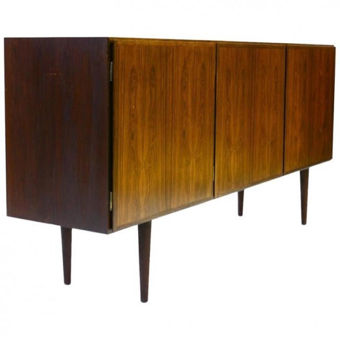 Gunni Omann Model 30 Rosewood Credenza for Omann Jun: A finely-grained rosewood Model 30 credenza by Danish Mid-Century designer Gunni Omann for Omann Jun.Upper drawer and adjustable shelf in the left compartment. Double adjustable shelves in the centre