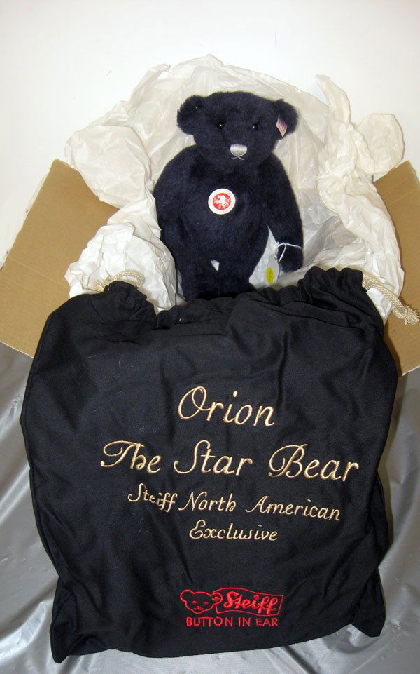 Teddy Bear. 11'' Steiff ''Orion Star Bear'', 668760/005: Teddy Bear. 11'' Steiff ''Orion Star Bear'', 668760/00569. Musical plays ''Twinkle Twinkle Little Star'', LE 1,500 pieces, with bag, original box. Appropriate age wear.