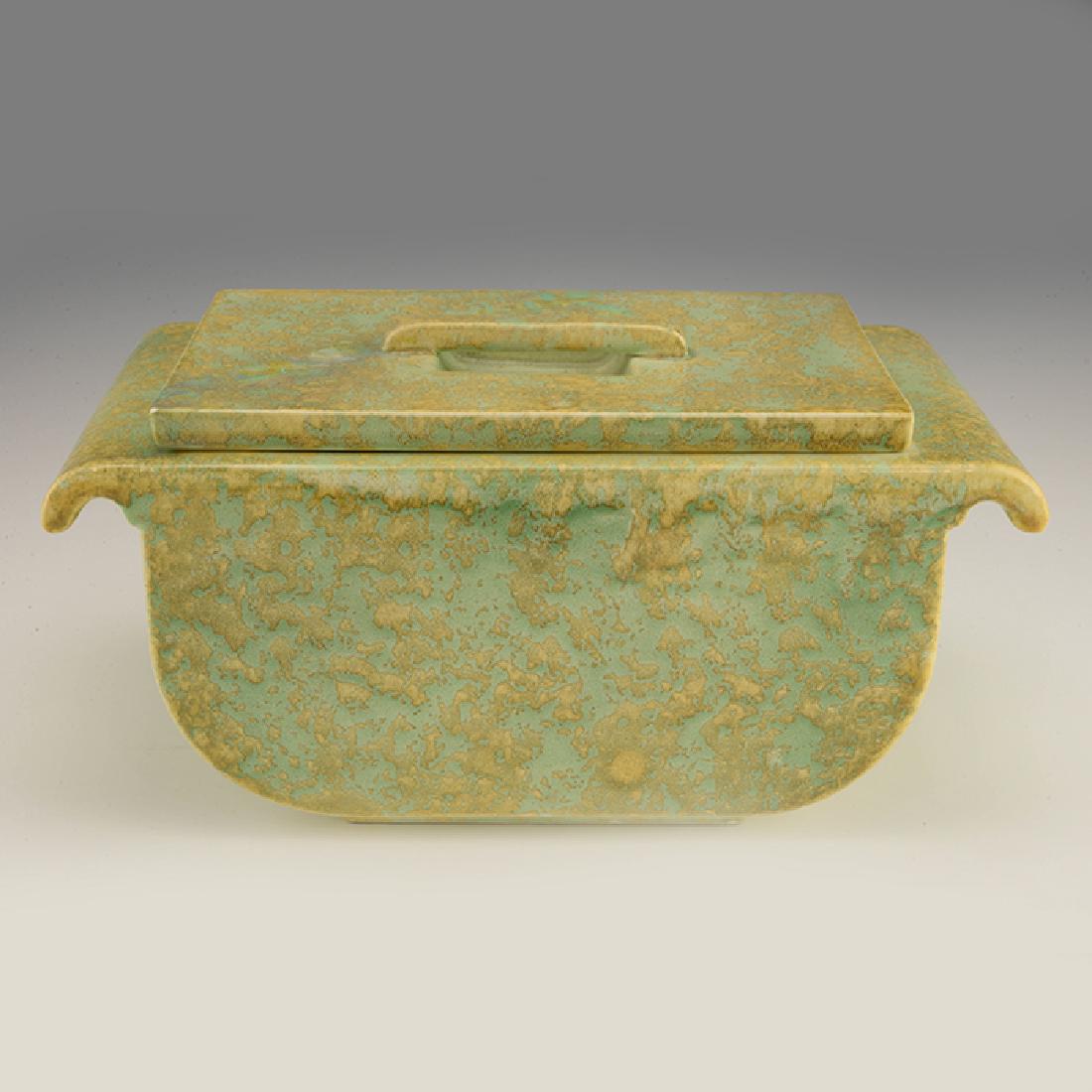 Eva Zeisel, a Schramberg Tureen (3418): Eva Zeisel, A lidded Tureen for Eggs or Cakes (model 3418), Schramberger Majolika-Fabrik, Schramberg, Germany, circa 1929-35. Décor no. 400. Height: 4 1/2 in. (12 cm); length over handles: 9 1/2 in.