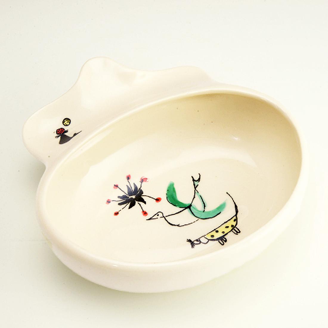 Eva Zeisel, Wee Modern Porringer Bowl: Eva Zeisel, Porringer style bowl for feeding an infant, Wee Modern, Goss China, Chatham, New Jersey, circa 1951. The underside stamped "WEE MODERN" by Eva Zeisel. Goss China in black. Porcelain, trans