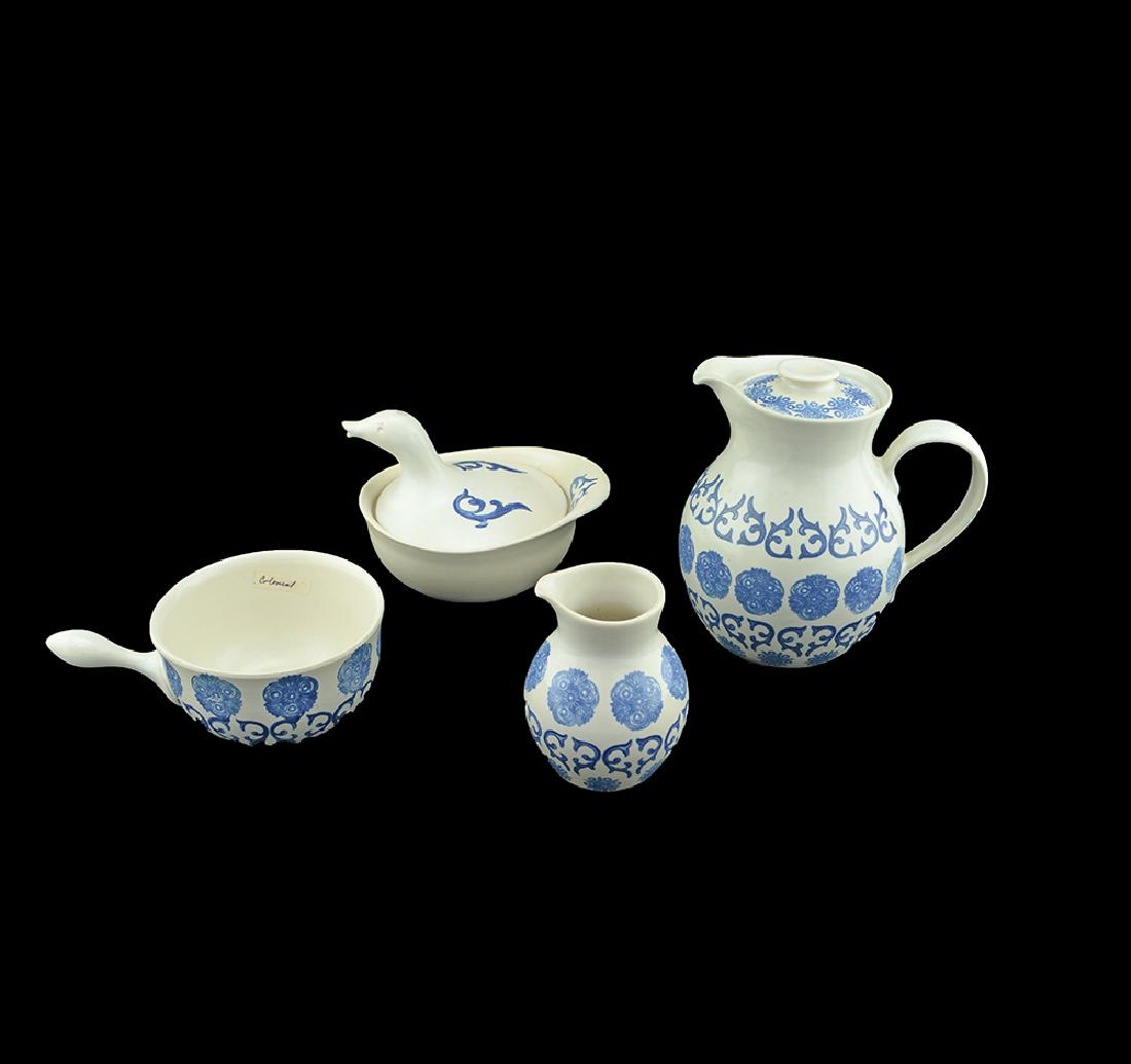 Eva Zeisel, 4 Monmouth Colonial Pattern Items: Eva Zeisel, a large Pitcher or Jug with cover, a bird-form marmite-style Casserole with lid, a tall Creamer, and a Sauce Bowl with Handle, Colonial decoration pattern, Eva Zeisel Fine Stoneware, Monmo