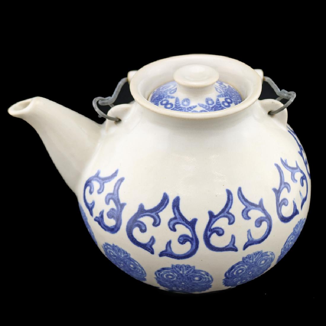 Eva Zeisel, Monmouth Colonial Pattern Teapot (1 of 5)