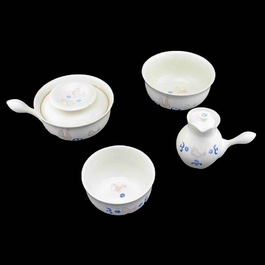 Eva Zeisel, 4 Monmouth Stoneware Items: Eva Zeisel, two Serving Bowls, a French Casserole with Lid, and a Small Pot with Side Handle, Pennsylvania Dutch decoration pattern, Eva Zeisel Fine Stoneware, Monmouth Pottery, Western Stoneware Comp