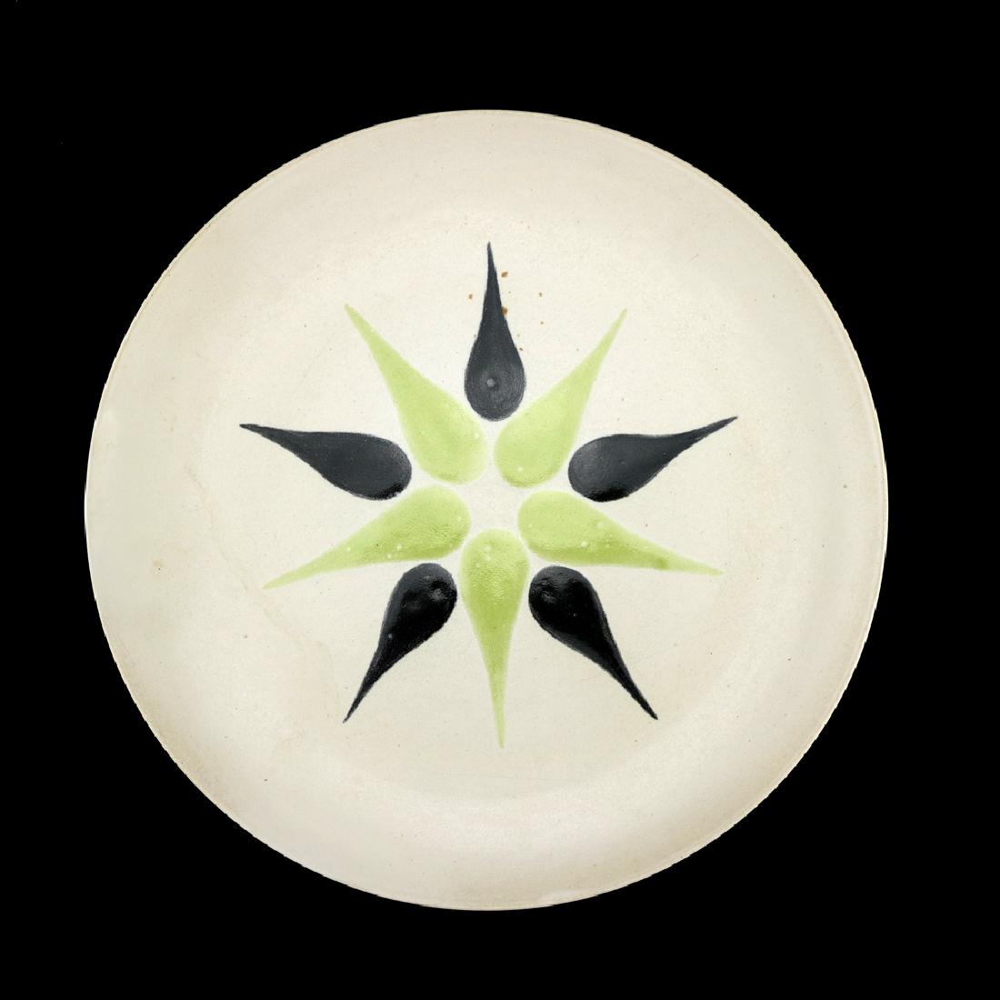 Eva Zeisel, Monmouth Starburst Dinner Plate: Eva Zeisel, a Dinner Plate, Starburst pattern decoration, Eva Zeisel Fine Stoneware, Monmouth Pottery, Western Stoneware Company, Monmouth, Illinois, circa 1953-1954. Dia.: 11 in. (28 cm). 1620-107 Pr