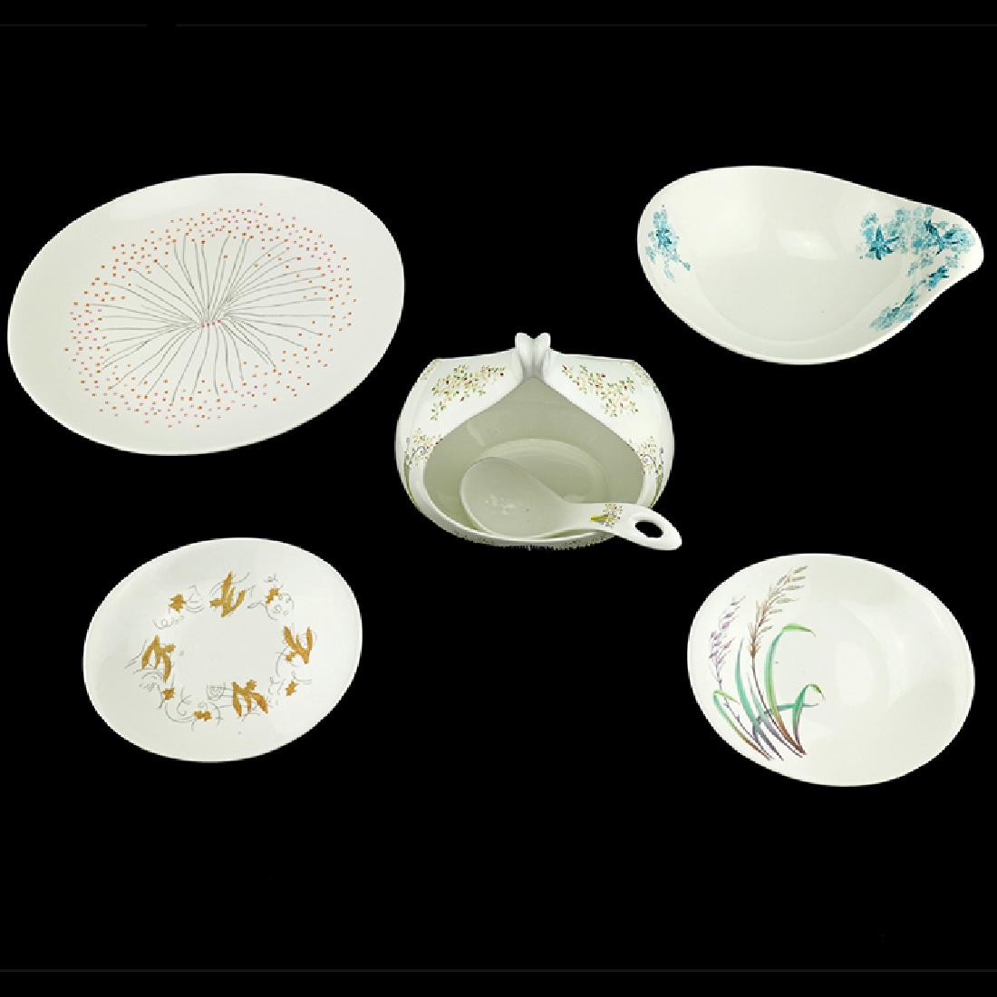 5 Zeisel Hallcraft items with approved designs: Eva Zeisel, a Dinner Plate with Dawn decoration, a Bread Plate with Arizona decoration, and a Bread Plate in Prairie Grass, all designed by Abstract Expressionist painter Charles Seliger (1926-2009),