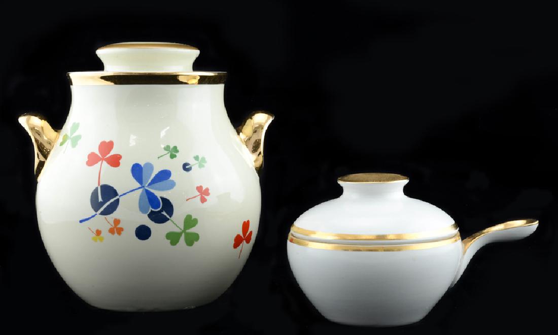 2 Zeisel Hallcraft Kitchen- and Hostessware Items: Eva Zeisel, a lidded Cookie Jar with Golden Clover decoration, the underside stamped in gilt Hall's Superior Kitchenware Made in U.S.A., and a lidded Individual Casserole with Gold and White decoratio