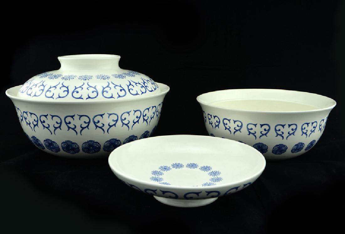 2 Zeisel Schmid Stratford Casseroles: Eva Zeisel, Two covered Casseroles with lids that doubles as a tazza for serving, Stratford pattern decoration, Schmid Ironstone, NKT Schmid, Matto City, Japan, 1964. Ironstone with matte glaze. Stand
