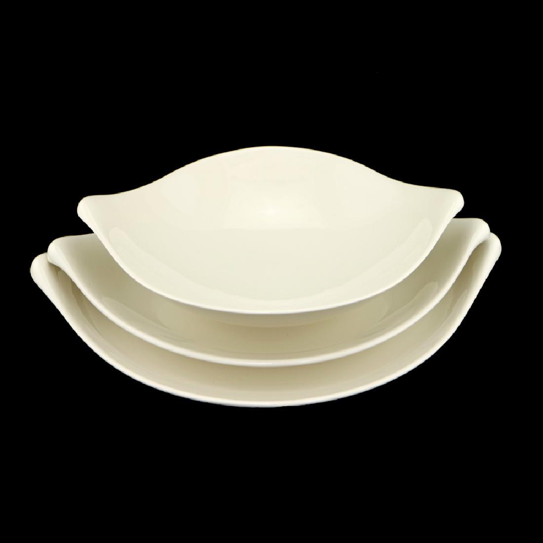 3 Zeisel Classic Century Nesting Platters (2005): Eva Zeisel, a group of three nesting Platters, Classic Century, Royal Stafford, Stoke-on-Trent, England, 2005. High-fired earthenware. 1620-348