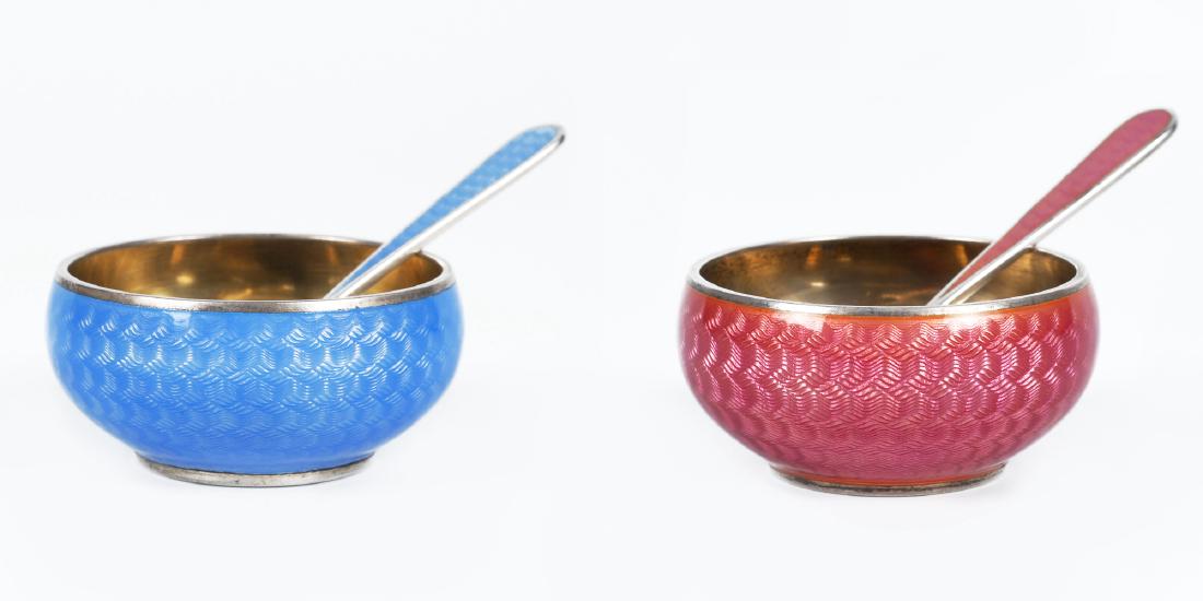 Pair Grachev silver enamel open salts: A pair of Russian silver gilt and guilloche enamel open salts with matching spoons, Grachev, St. Petersburg, 1899-1903. Of circular form, the exteriors enameled transparent raspberry or blue over an e