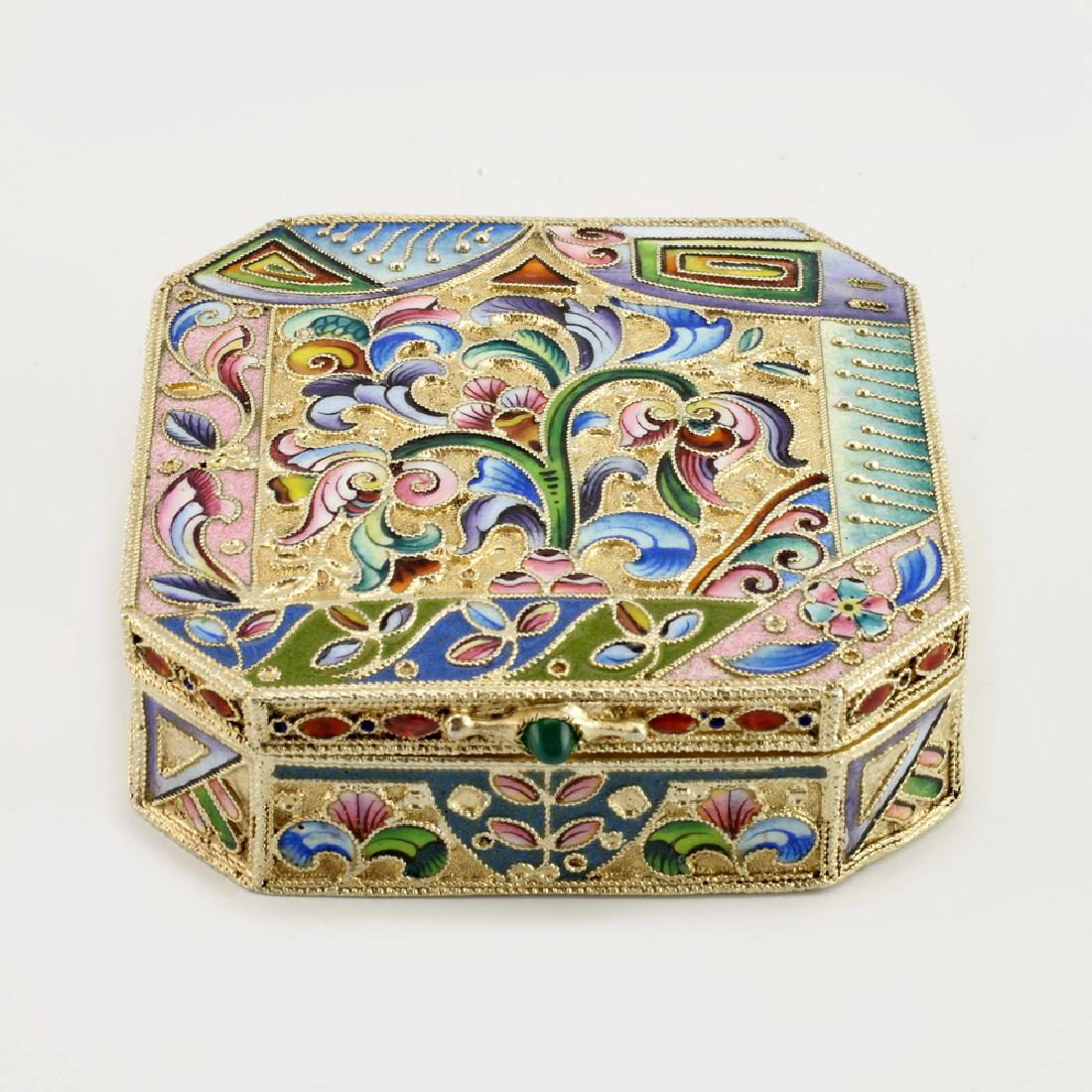 Sbitnev shaded enamel box (1 of 6)