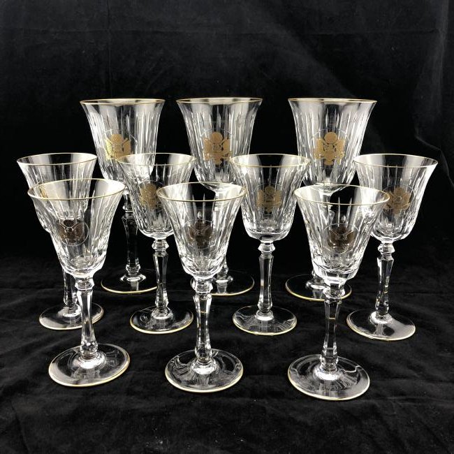 Set of 10 Cordials/Wine glasses w/USA Seal: A Set of 10 wine glasses or oversized Cordials. Made of high-quality glass or lead crystal (not confirmed), displaying The Great Seal of The United States of America on the side. Rim of glass and base