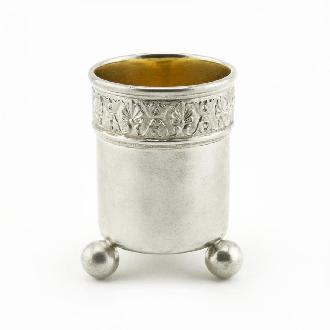 Faberge Stephan Wäkevä silver vodka beaker: A Faberge silver vodka beaker, workmaster Stephan Wäkevä, ST Petersburg, circa 1899-1908 with scratched inventory number 12405. Of cylindrical form, the upper border with a band of Neoclassical foli