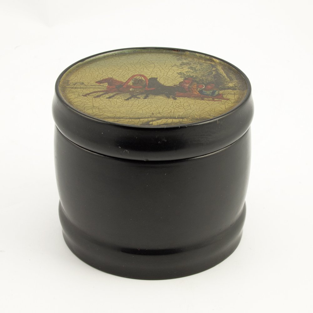 A Russian lacquer tea caddy, V.O. Vishnyakov, 1880s (1 of 4)