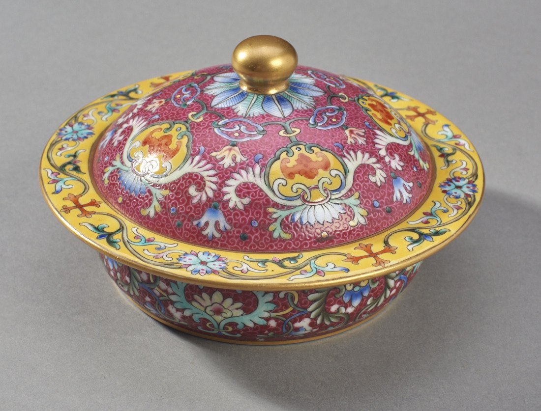 Fine Chinese Famille Rose Porcelain Covered Box (1 of 2)