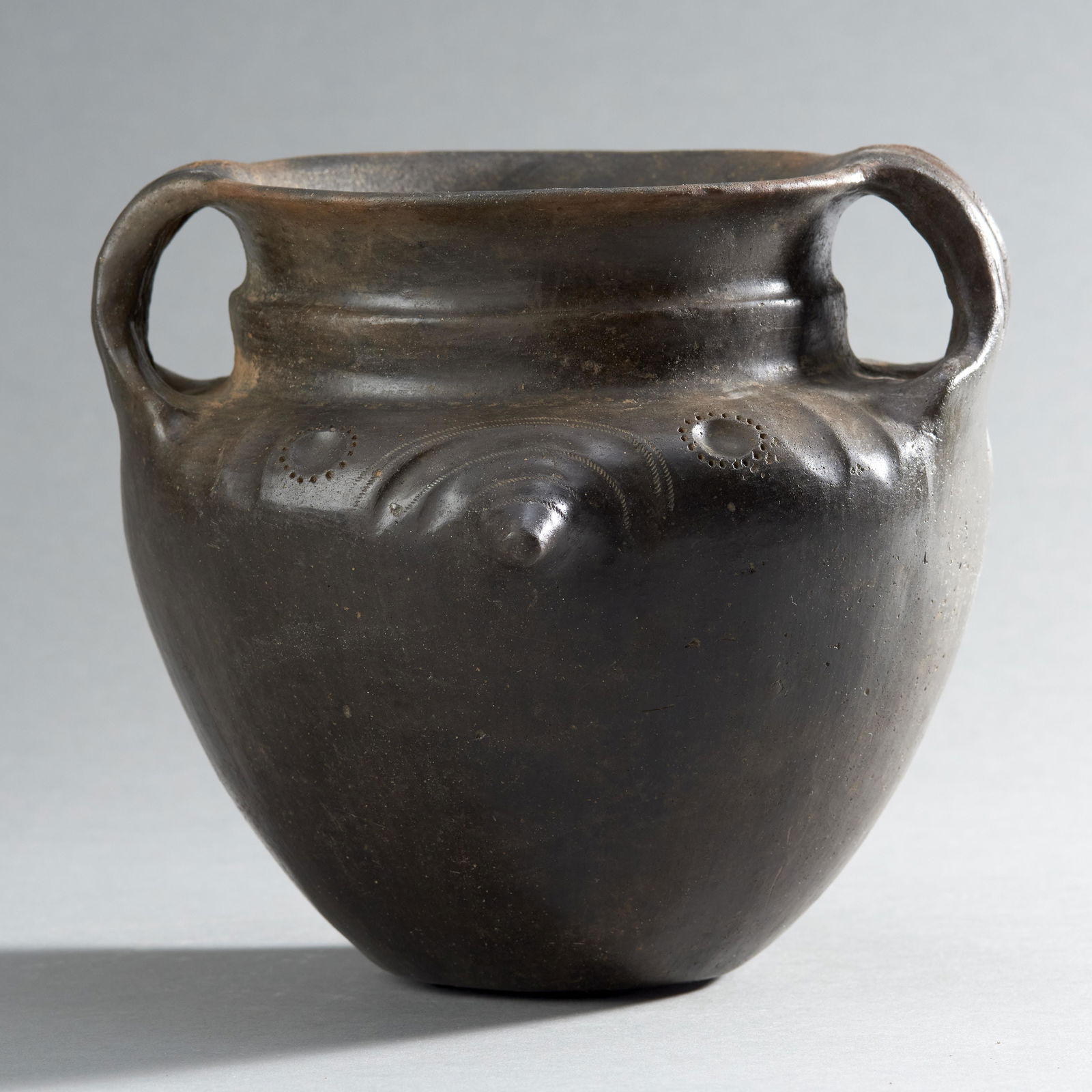 Fine Villanovan Pottery Vessel (1 of 3)