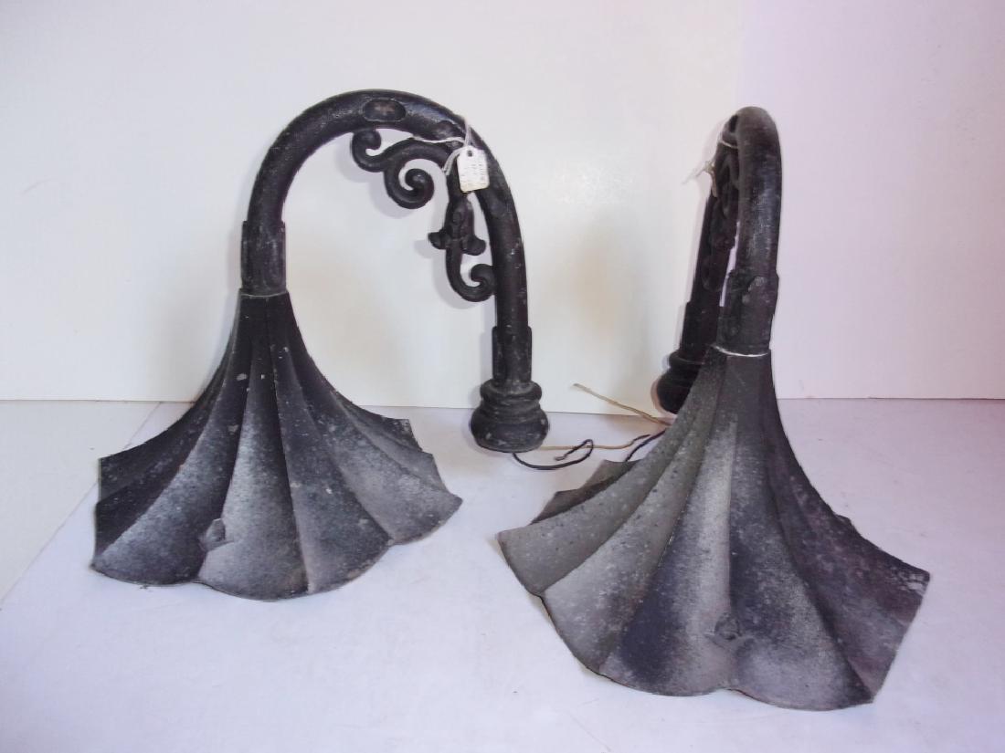 antique metal outdoor hanging street lights (1 of 3)