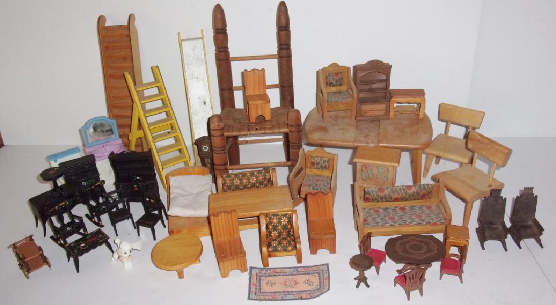 collection of assorted vintage dollhouse furniture (1 of 8)