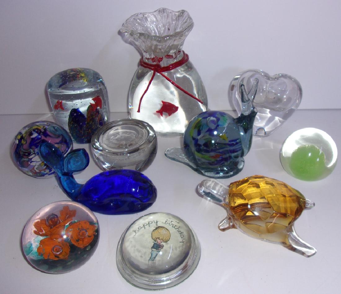 10 vintage art glass paperweights (1 of 3)