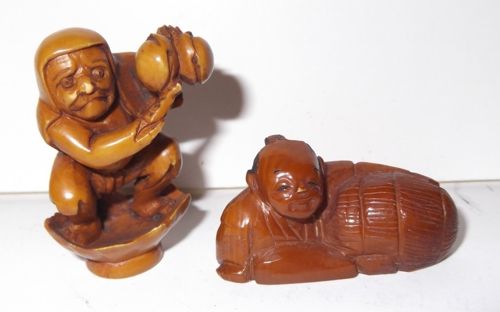 2 carved wood netsukes (1 of 5)