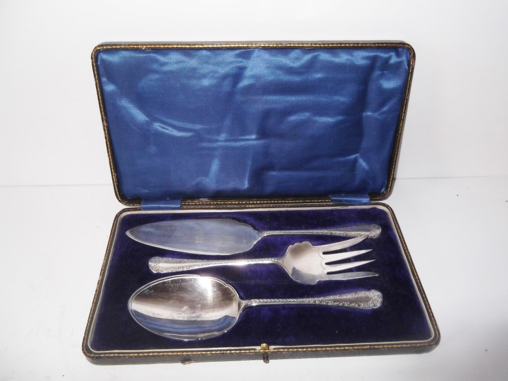 Sterling utensils: Box set of large Sterling hors d’oeuvres serving utensil set, with markings.