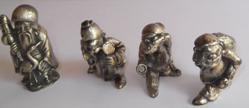 Peltro Italy pewter figurines: Peltro Italy pewter figurines. Wear. Largest measures 3 1/4 inches high.