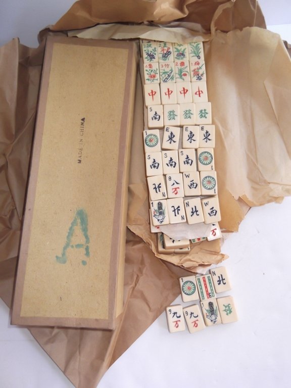 Mahjong tile set (1 of 8)