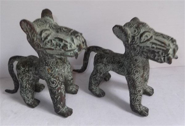 2 Benin bronze leopard figures (1 of 5)