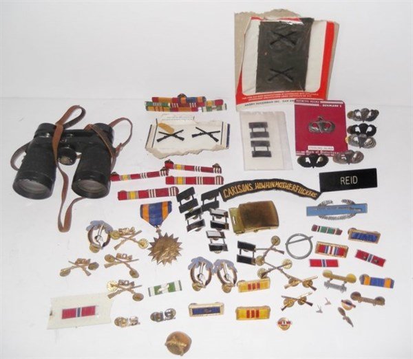 Military pins, badges, belt buckle. (1 of 9)