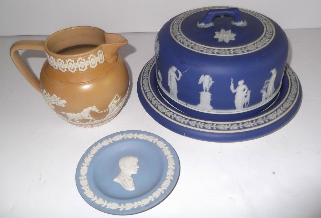 3 piece Wedgwood lot (1 of 9)