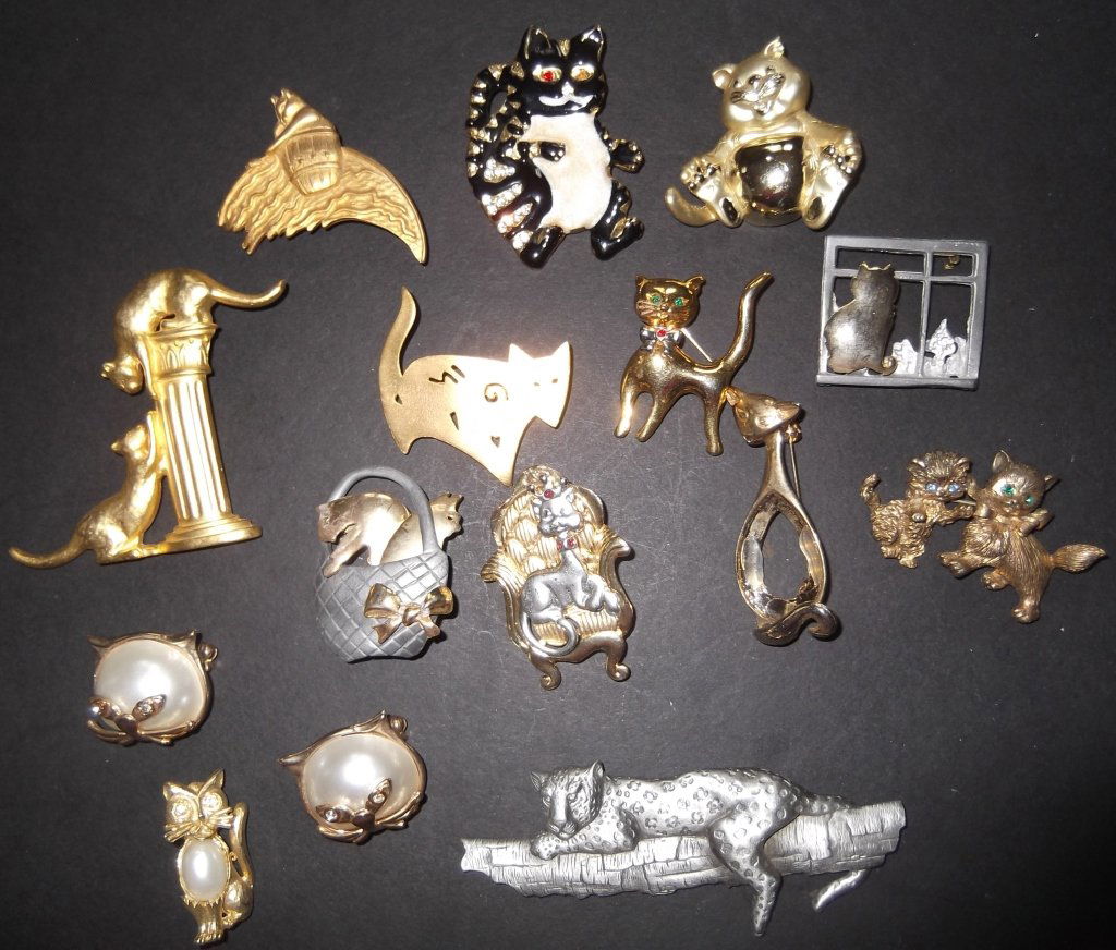 15 vintage cat pins/brooches (1 of 10)