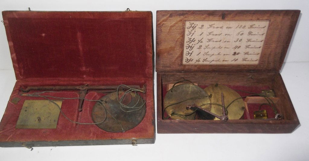 Antique Hand held Pharmacy/apothecary scales (1 of 8)