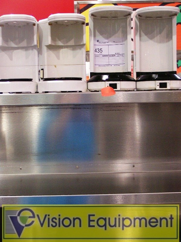 Lot of coffee makers: Lot of 4 residential coffee makers. Some may be parts.