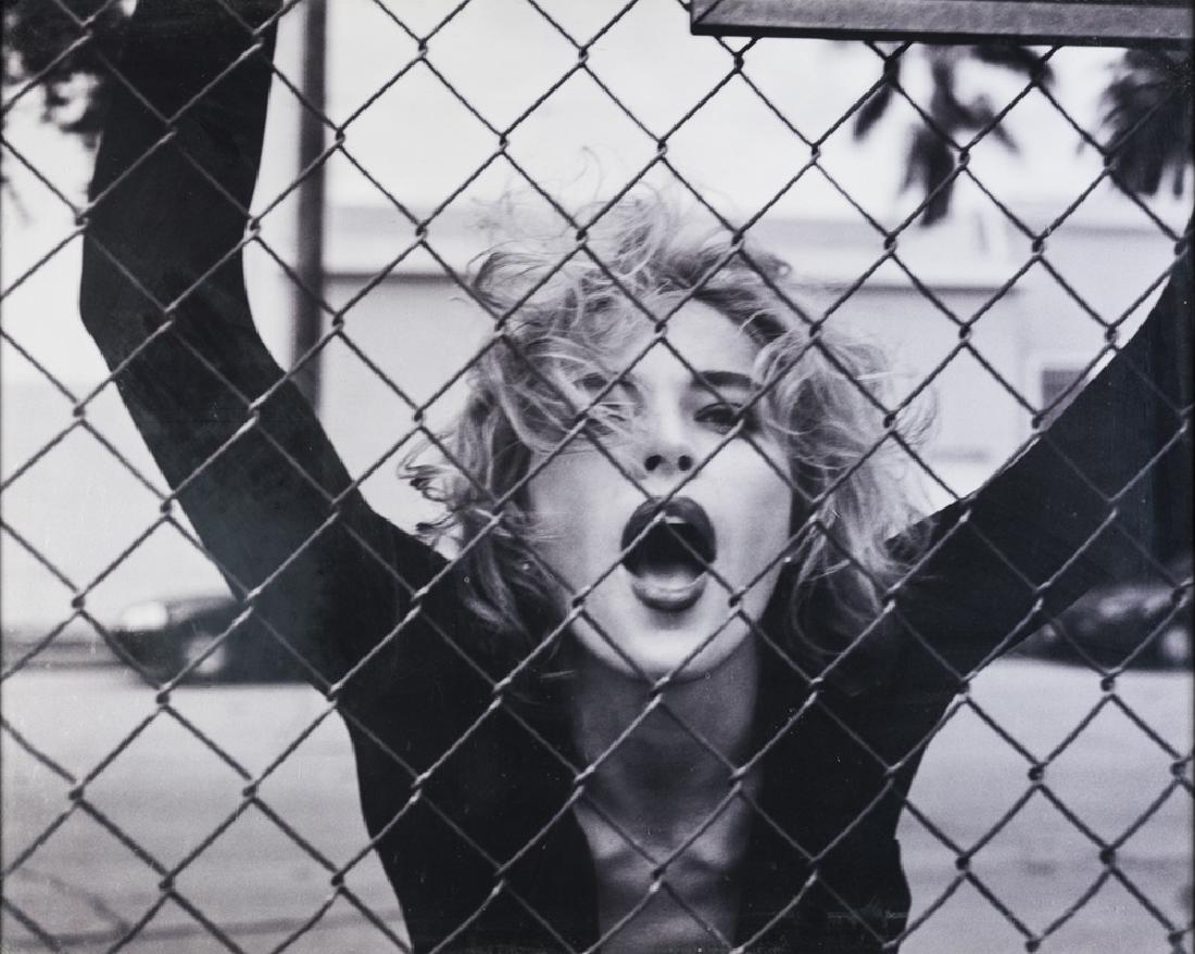 MICHEL COMTE ZURIGO 1954 SHARON STONE: Stampa alla gelatina sali d'argento, cm 79,2x99. | Print gelatin silver salts, 79,2x99 cm.