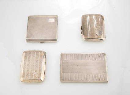 SILVER CIGARETTE CASE | PORTASIGARETTE IN ARGENTO: Lot of four cigarette case silver, different shapes and sizes, 382 g. Lotto di quattro portasigarette in argento, fogge e dimensioni diverse, g 382