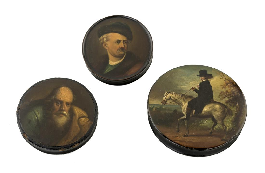 LOTTO DI TRE TABACCHIERE IN PAPIER MACHE | LOT OF THREE (1 of 1)