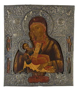 RUSSIAN SCHOOL OF THE XIXTH CENTURY ICONA | ICON: raffigurante Madonna col Bambino; ampia riza in metallo sbalzato e argentato, cm 32,5x28 | Icon depicting Madonna and Child; large embossed metal plate and silvered, 32.5x28 cm Russia, 19th century.