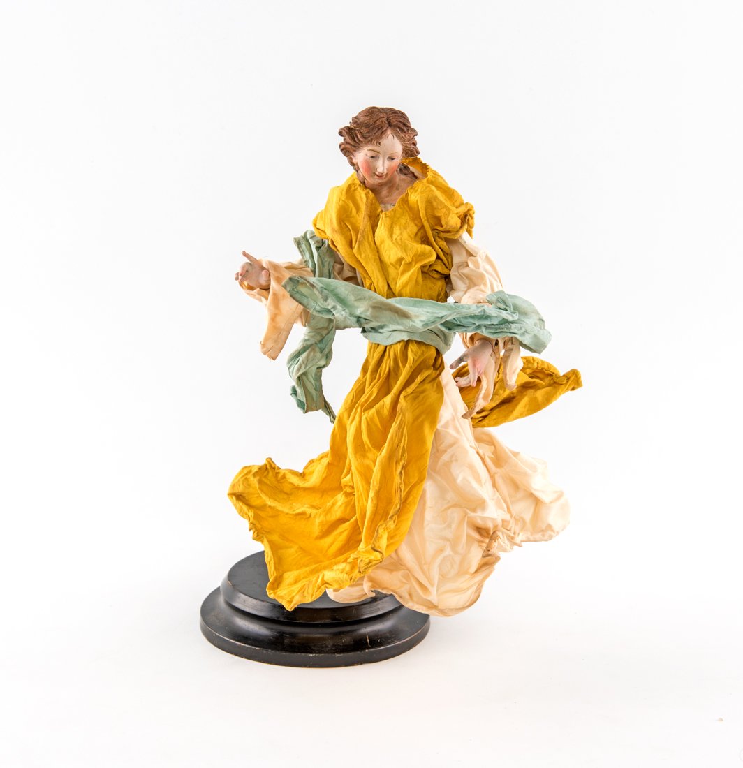 Angelo vestito | Dressed Angel: Angelo vestito, tunica bianca con svolazzi giallo e azzurro, senza ali, altezza cm 28 | Dressed Angel, white tunic with flourishes yellow and blue, without wings, height 28 cm