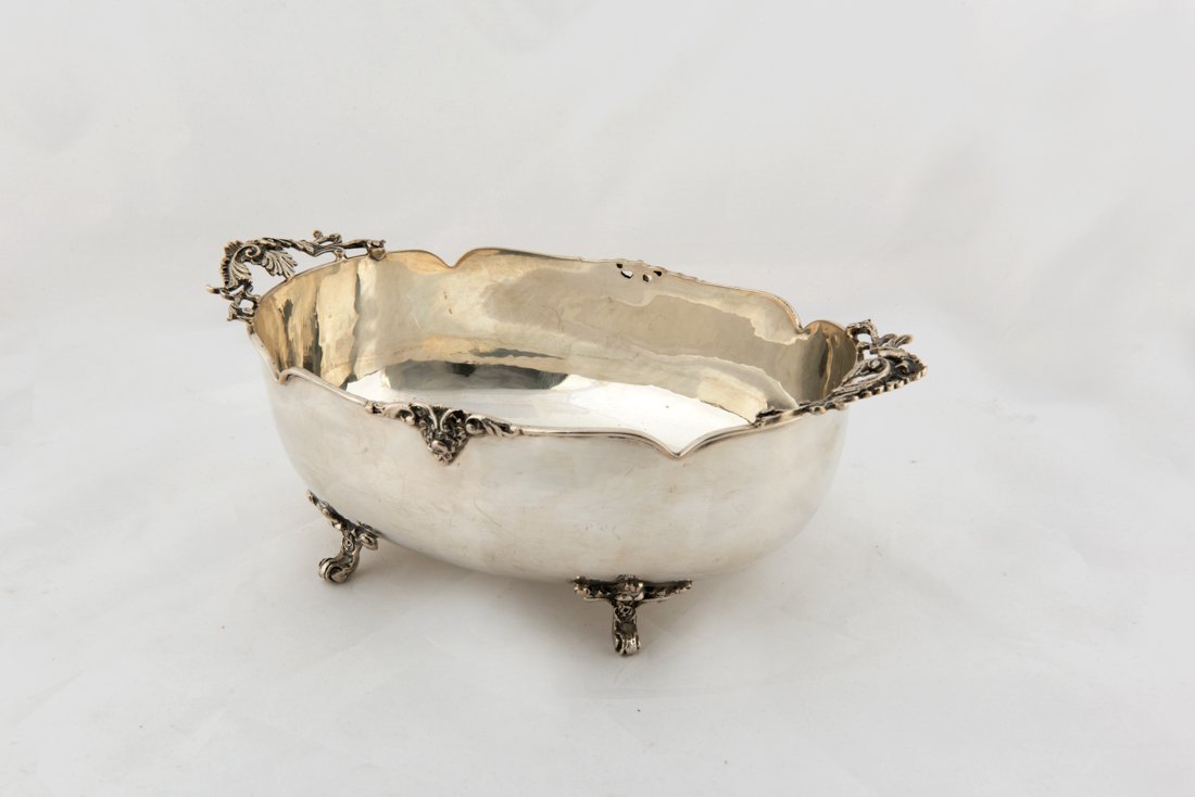 Coppa ovale in argento dal bordo mosso | Oval silver (1 of 1)