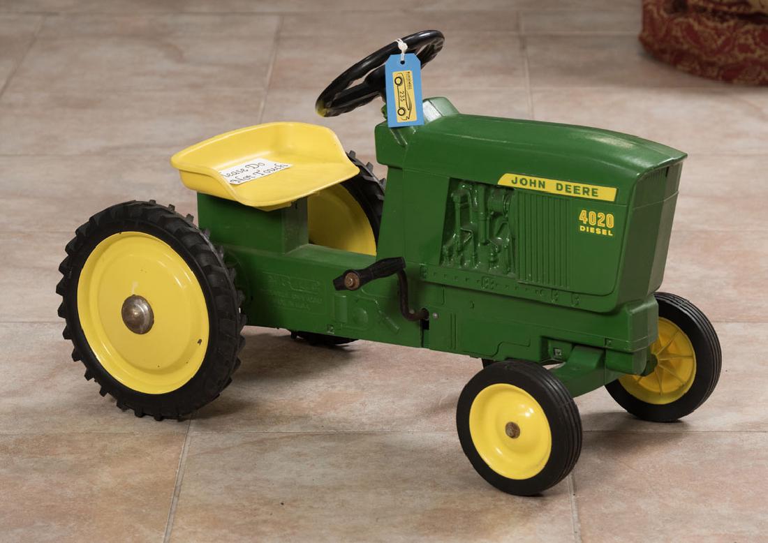 Child's pedal tractor (1 of 1)