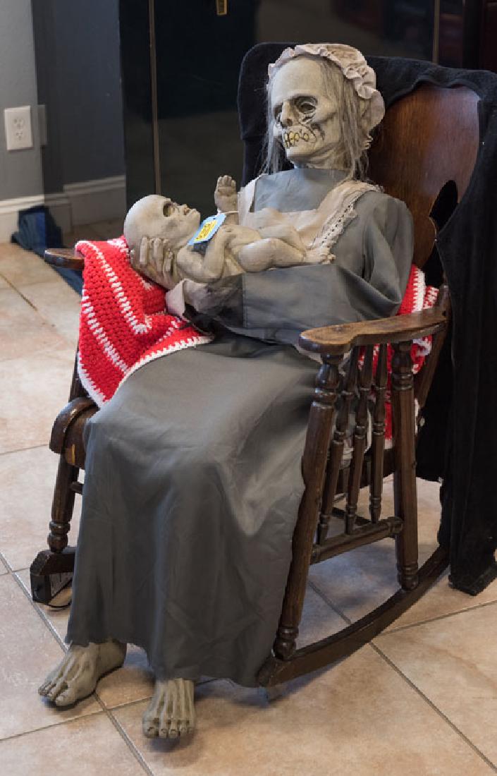 Zombie Mother and Child Statue (1 of 2)