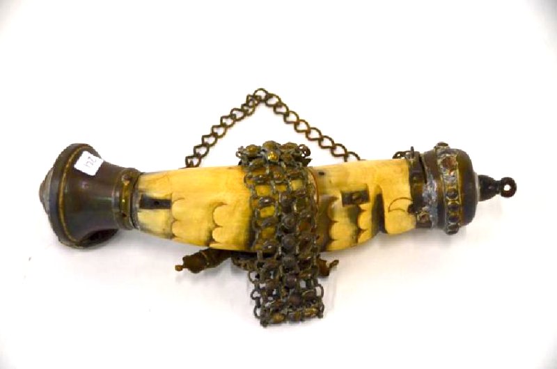 Brass Mounted Mexican Powder Horn Â  (1 of 3)