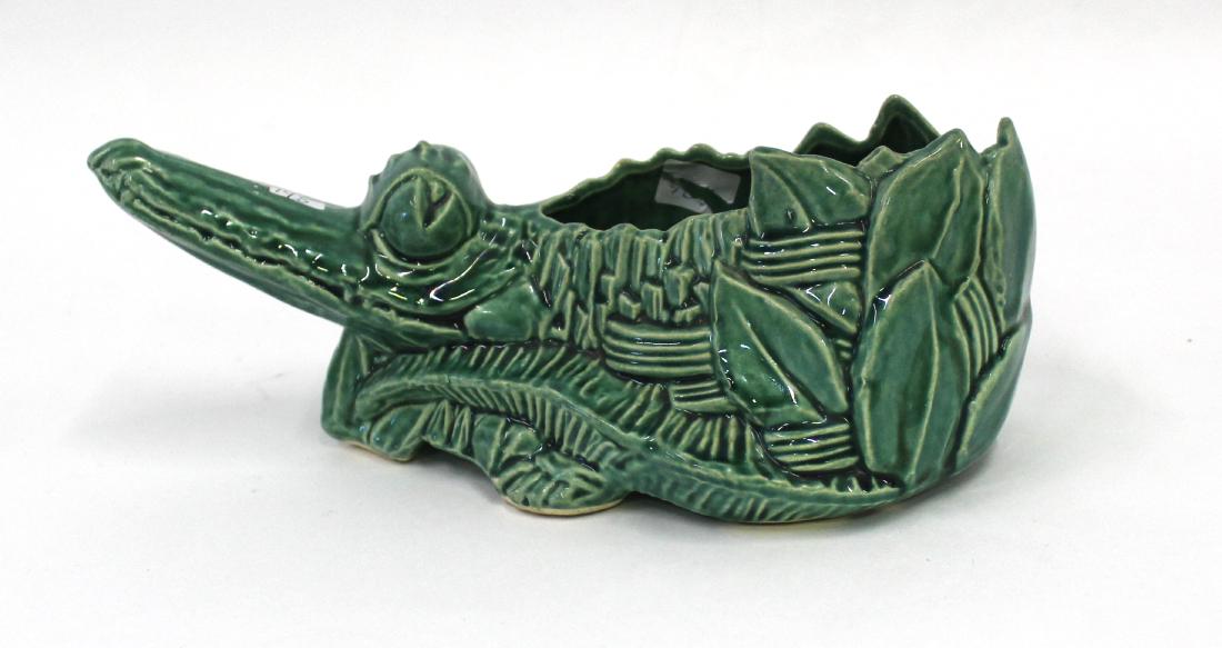 McCoy Alligator Planter Signed. (1 of 3)